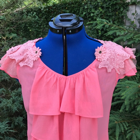 *NWT* Pink Chiffon Ruffle Sleeveless Blouse - Picture 2 of 10
